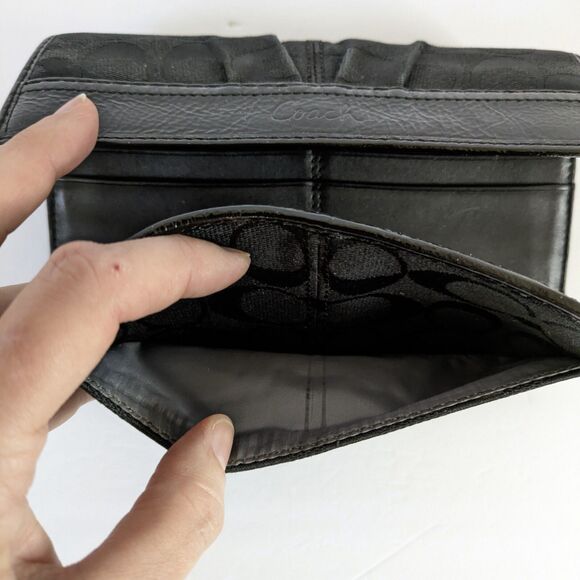 Coach VTG Black Pleated Jacquard Signature Canvas Patent Leather Trifold Wallet - Picture 6 of 16